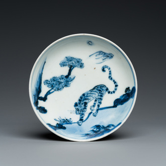 Coupe en porcelaine de Chine en bleu et blanc à décor d'un tigre pour le marché japonais, Tianqi/Chongzhen