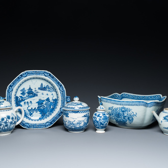 Zes stukken Chinees blauw-wit porselein, Qianlong