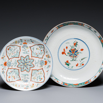 Deux plats en porcelaine de Chine famille verte à décor anhua, Kangxi