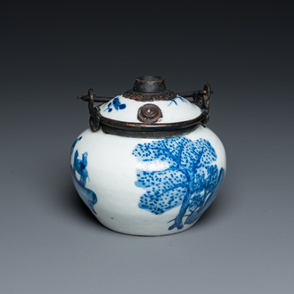 Pipe à eau en porcelaine de Chine 'Bleu de Hue' pour le Vietnam, marque Thọ 壽, 19ème