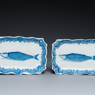 Paire de plats aux harengs en faïence de Delft en bleu et blanc, 18ème