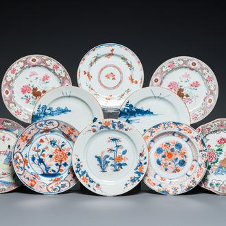 Dix assiettes en porcelaine de Chine famille rose, verte et en bleu et blanc, Kangxi et postérieur