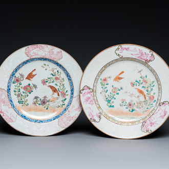 Deux assiettes en porcelaine de Chine famille rose à décor de pies et de pivoines aux bords en bianco-sopra-bianco, Yongzheng