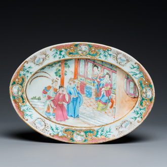 Plat de forme ovale en porcelaine de Chine famille rose de Canton, 19ème