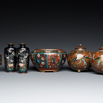 Zes stukken Japans cloisonné, Meiji, 19/20e eeuw