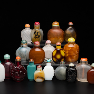 19 Chinese snuifflessen in glas, 19/20e eeuw
