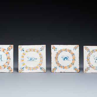 Quatre carreaux en faïence polychrome de Delft à décor d'animaux aux médaillons d'aigrettes, Haarlem, 17ème
