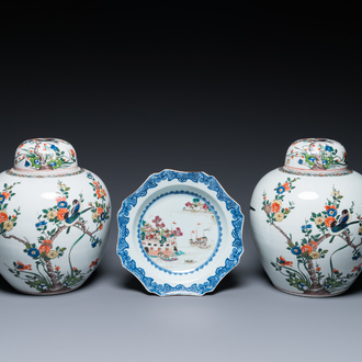 A Chinese famille rose 'Fort Folly' plate and a pair of Samson famille verte-style jars and covers, Qianlong and 19th C.