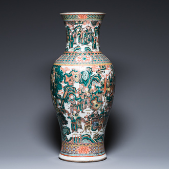 Grand vase en porcelaine de Chine famille verte à décor d'une scène de guerre, 19ème