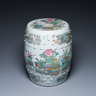 Tabouret en porcelaine de Chine qianjiang cai à décor d'antiquités dans le style de Xu Pinheng 許品衡, 19ème