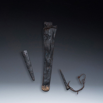 Drie schedes voor dolken in met koper en tin beslagen leder, Lage Landen, 14/15e eeuw