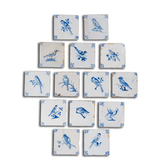 14 blauw-witte Delftse tegels met vogels, 17e eeuw