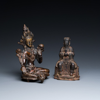 Een Chinese bronzen figuur van Wenchang Wang en een Tara in koperlegering, Ming en 19/20e eeuw