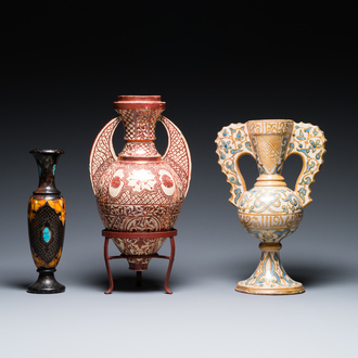 Deux vases hispano-mauresques à émail lustré de type 'Alhambra' et un vase en bois incrusté de pierres, Espagne et Afrique du Nord, 19/20ème