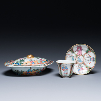 Une tasse et soucoupe en porcelaine de Chine famille rose de Canton à décor 'Wu Shuang Pu' et une terrine couverte, 19ème