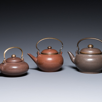 Three Chinese polished Yixing stoneware teapots and covers for the Thai market, Gong Ju 贡局 mark, 19th C.