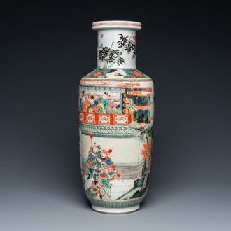 Vase de forme rouleau en porcelaine de Chine famille verte à décor du roman 'Les Trois Royaumes', Kangxi