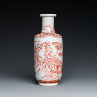 Vase de forme rouleau en porcelaine de Chine en rouge de fer, signé Xi Yi 西逸, Kangxi