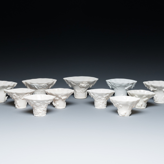 Elf Chinese Dehua blanc de Chine 'libation cups', 17e eeuw en later