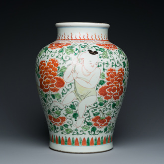 Vase en porcelaine de Chine famille verte à décor des 'Hehe Erxian', Kangxi