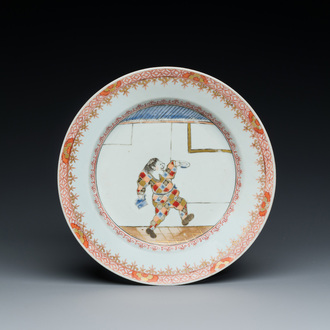 Assiette de type 'South Sea Bubble' en porcelaine de Chine à décor de l'Harlequin de la commedia dell'arte, Kangxi/Yongzheng