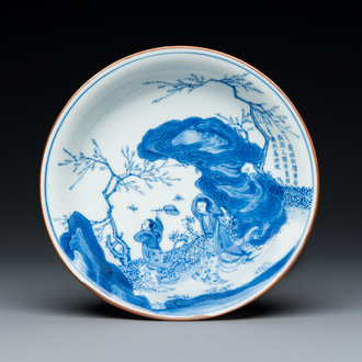 Rare coupe en porcelaine de Chine en bleu et blanc à décor d'une scène du 'Xi Xiang Yi', époque Transition