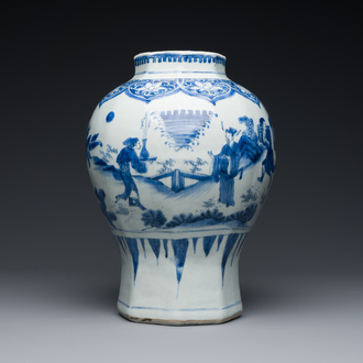 Een Chinese blauw-witte octagonale vaas met decor van het 'touhu' spel, Transitie periode