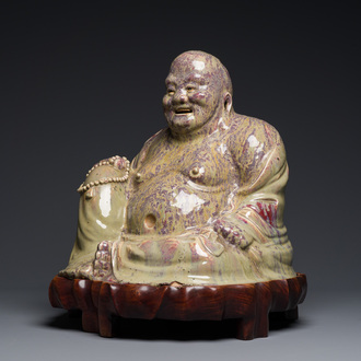 Een zeer grote Chinese figuur van Boeddha met flambé glazuur, Shiwan, 18/19e eeuw