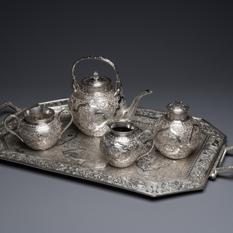 Een Chinees vierdelig zilveren theeservies op plateau, Tu Mao Xing 塗茂興 merk, 19e eeuw