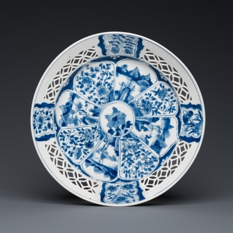 Assiette à bordure ajourée en porcelaine de Chine en bleu et blanc, Kangxi