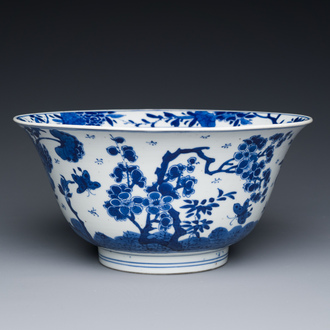 Bol en porcelaine de Chine en bleu et blanc à décor floral allégorique des quatre saisons, marque de Chenghua, Kangxi