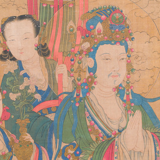 Ecole chinoise: 'Bodhisattva avec deux servants', encre et couleurs sur soie, 18/19ème