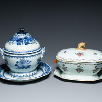 Deux terrines couvertes sur supports en porcelaine de Chine en bleu, blanc et famille rose, Qianlong