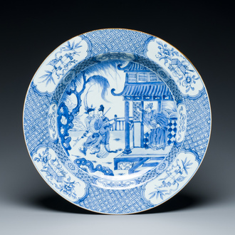 Plat en porcelaine de Chine en bleu et blanc à décor d'une scène du roman 'Les Trois Royaumes', Yongzheng