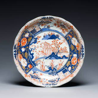 Plat en porcelaine Imari de Japon à décor d'un paysage, Edo, 17ème