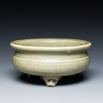 Brûle-parfum tripode en porcelaine de Chine céladon de Longquan, Ming