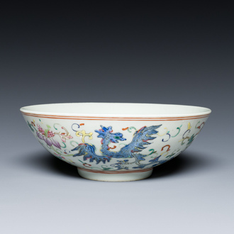 Bol en porcelaine de Chine famille rose à décor de phénix, marque et époque de Guangxu