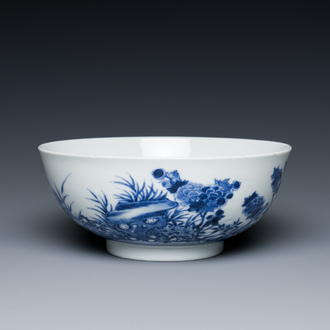 Bol en porcelaine de Chine en bleu et blanc à décor floral, Qianlong/Jiaqing
