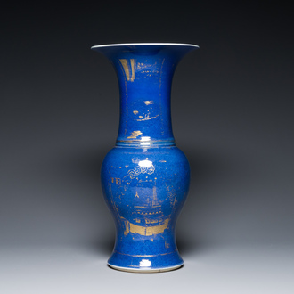 Vase de forme 'yenyen' en porcelaine de Chine à décor doré sur fond bleu poudré, Kangxi