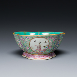 Bol en porcelaine de Chine famille rose à fond turquoise, marque et époque de Tongzhi