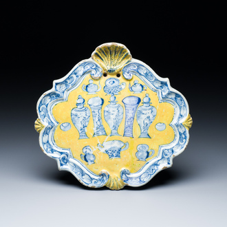 Rare plaque en faïence de Delft à décor d'échantillons sur fond jaune, 18ème