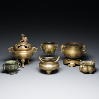 Zes diverse Chinese bronzen wierookbranders, 19/20e eeuw