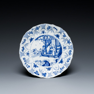 Plat en forme de lotus en porcelaine de Chine en bleu et blanc, marque de Chenghua, Kangxi