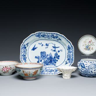 Een diverse collectie Chinees porselein, 18/19e eeuw