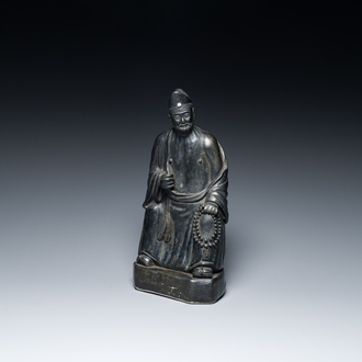 Sculpture de Ji Gong en porcelaine de Chine à émail noir polychrome, 18ème