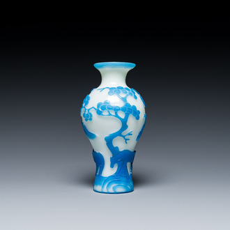 A Chinese overlay Beijing glass 'meiping' vase with horses in blue on white, 19th C.