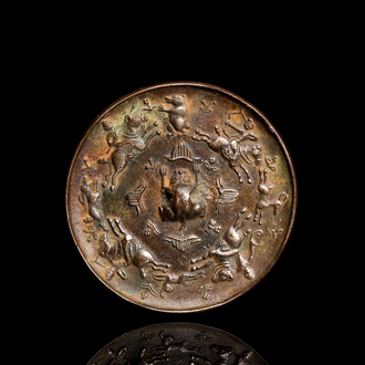 Een Chinese bronzen spiegel, Ming