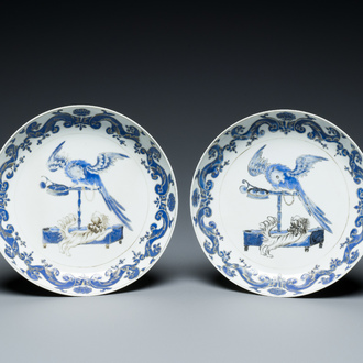Paire de coupes figurant un perroquet et un épagneul en porcelaine de Chine coquille d'oeuf du studio dit 'Pronk', Yongzheng/Qianlong