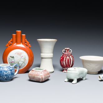 A varied collection of Chinese porcelain, 18/20th C.