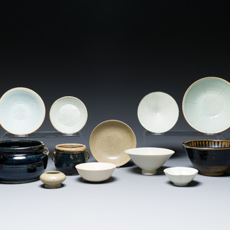 Une collection variée en céramique et porcelaine, Chine, Song et postérieur